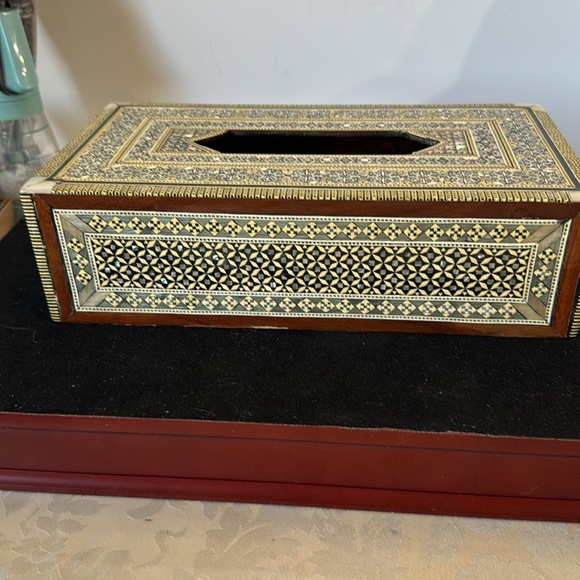 Vintage handcrafted Egyptian Inlay Wood & Mother of Pearl Tissue Box – 11" - Picture 5 of 9